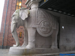 Символ Carlsberg - слон